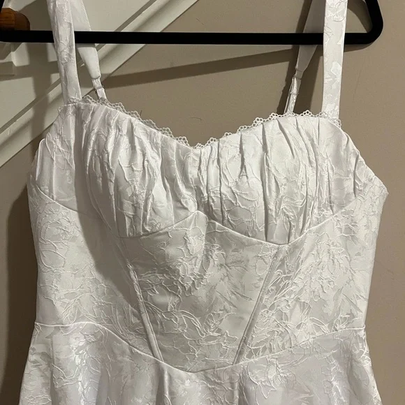 Pretty White Dress - Picture 7 of 9